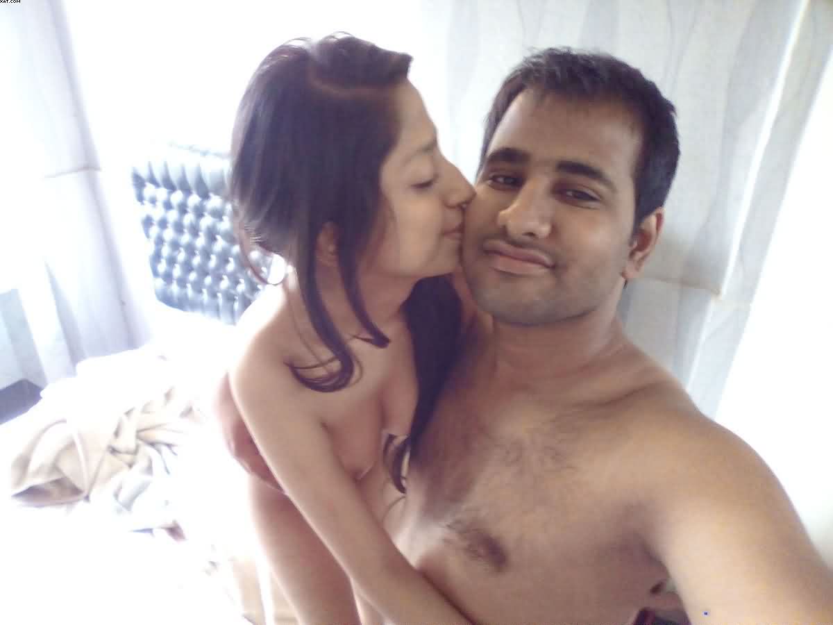 Updog reccomend newly married couple took selfie