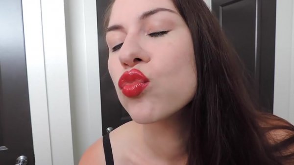 Boss reccomend glossy lipstick kisses