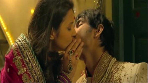 Parineeti chopra back kissing sushant