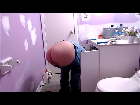 Cayenne reccomend cleaning room showing buttcrack