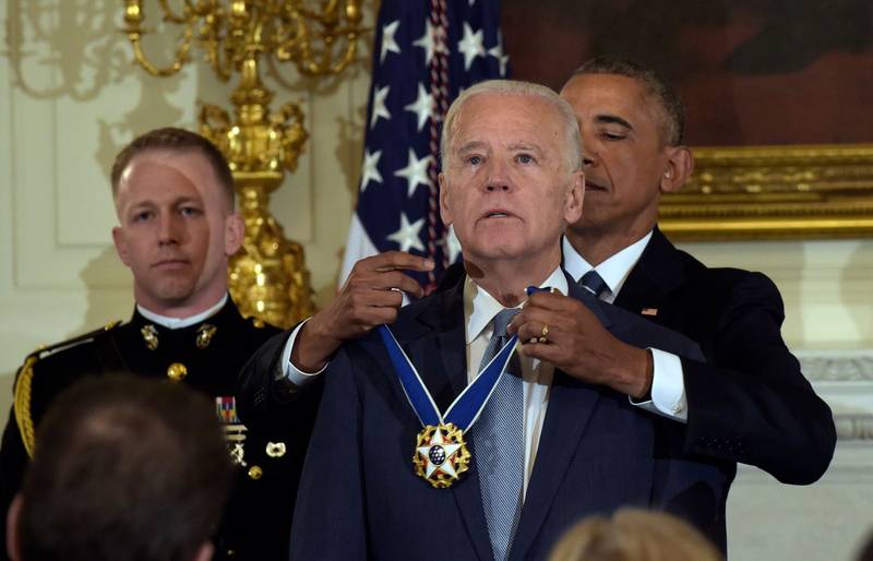 Southpaw reccomend gives medal biden obama president