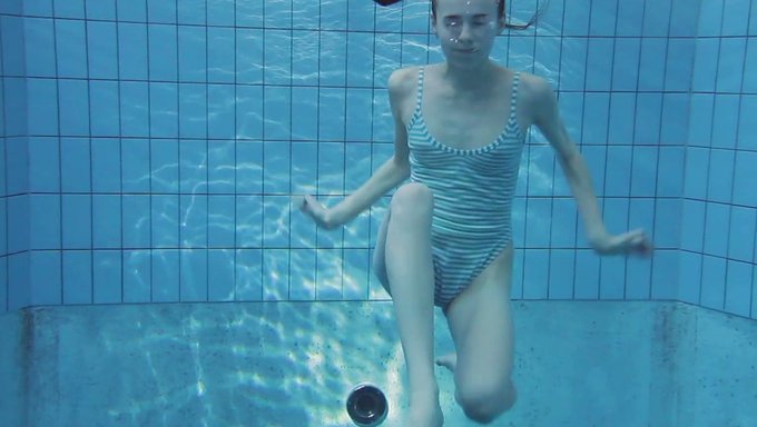 Cupcake reccomend sexy blonde brunette underwater swimming
